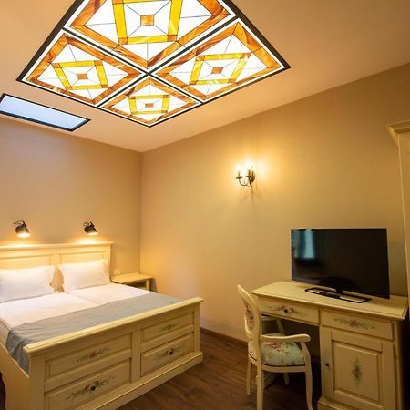 Hotel Boutique Casa Chitic -Hotel And Restaurant Str Johann Gott Nr7 Brasov Bagian luar foto