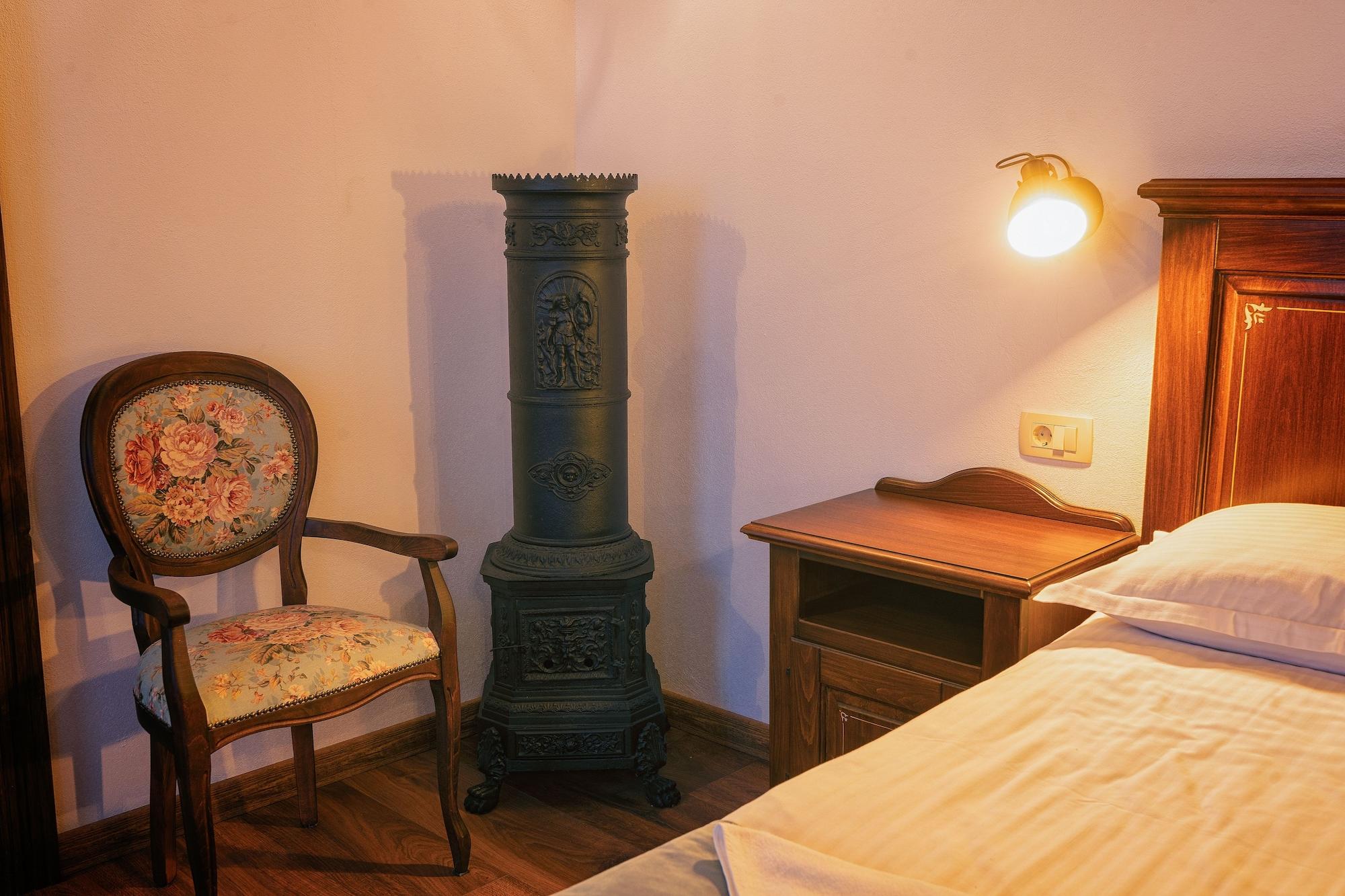 Hotel Boutique Casa Chitic -Hotel And Restaurant Str Johann Gott Nr7 Brasov Bagian luar foto