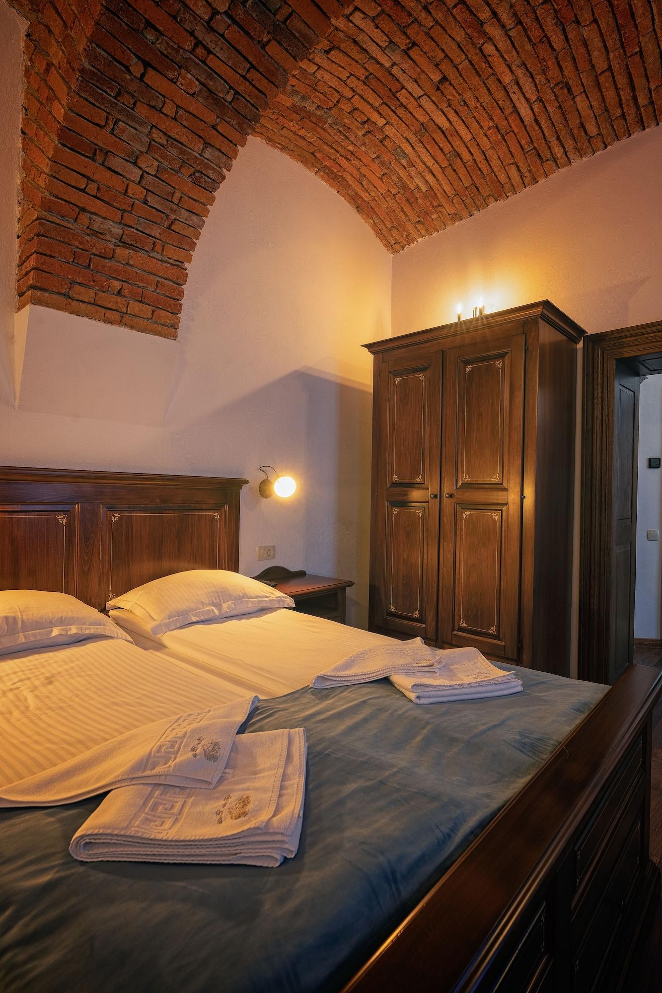 Hotel Boutique Casa Chitic -Hotel And Restaurant Str Johann Gott Nr7 Brasov Bagian luar foto