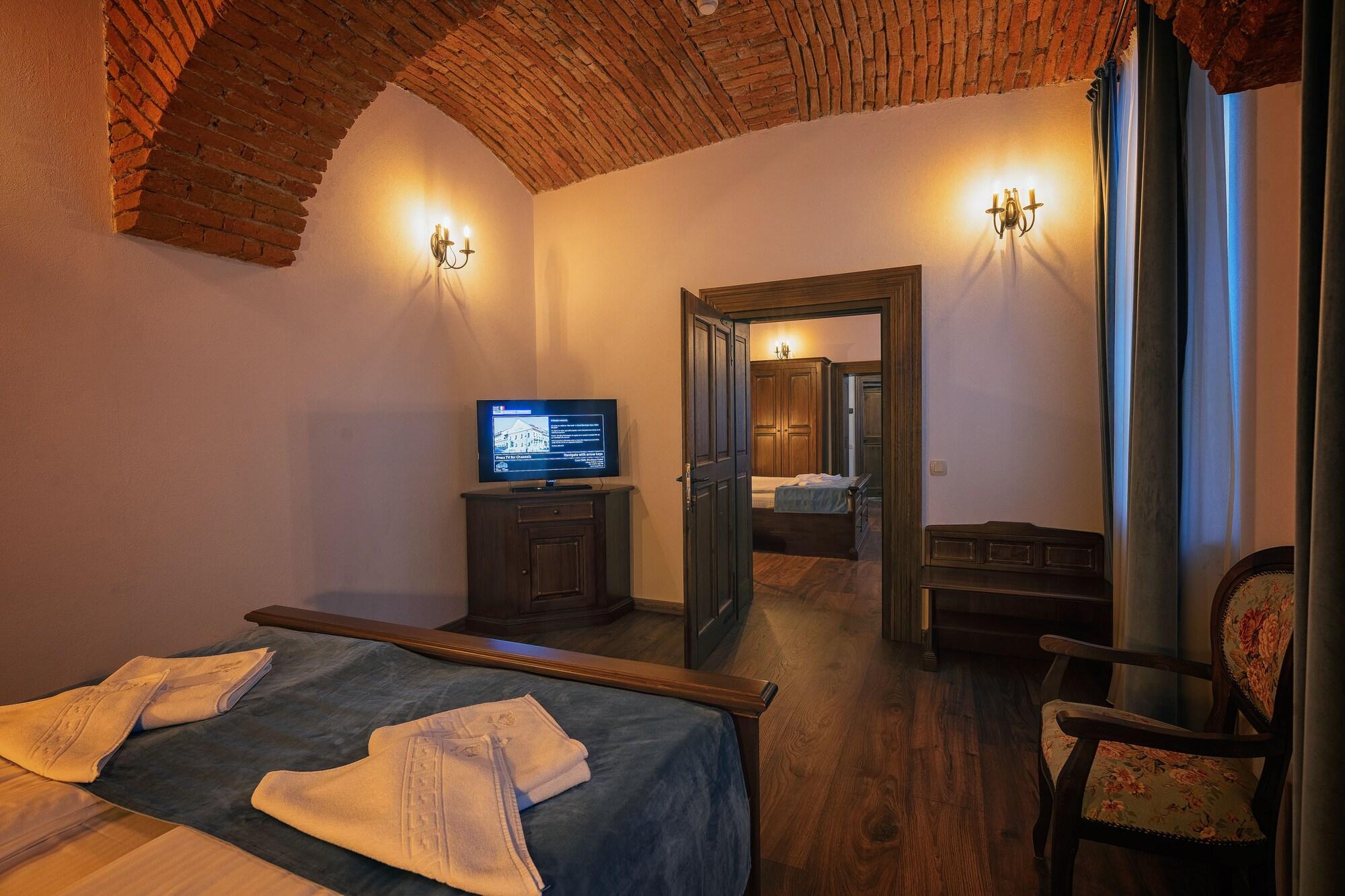 Hotel Boutique Casa Chitic -Hotel And Restaurant Str Johann Gott Nr7 Brasov Bagian luar foto