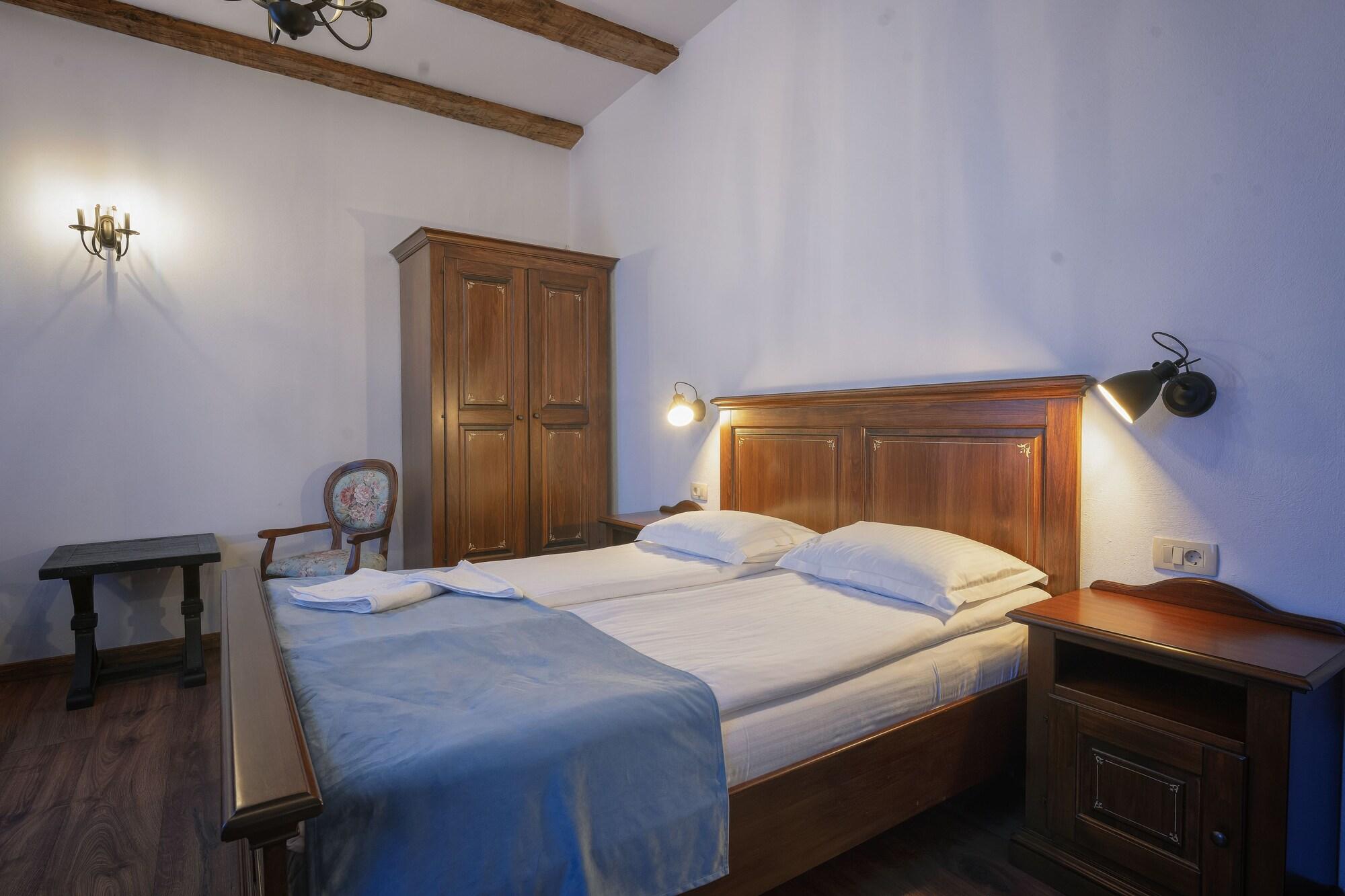 Hotel Boutique Casa Chitic -Hotel And Restaurant Str Johann Gott Nr7 Brasov Bagian luar foto