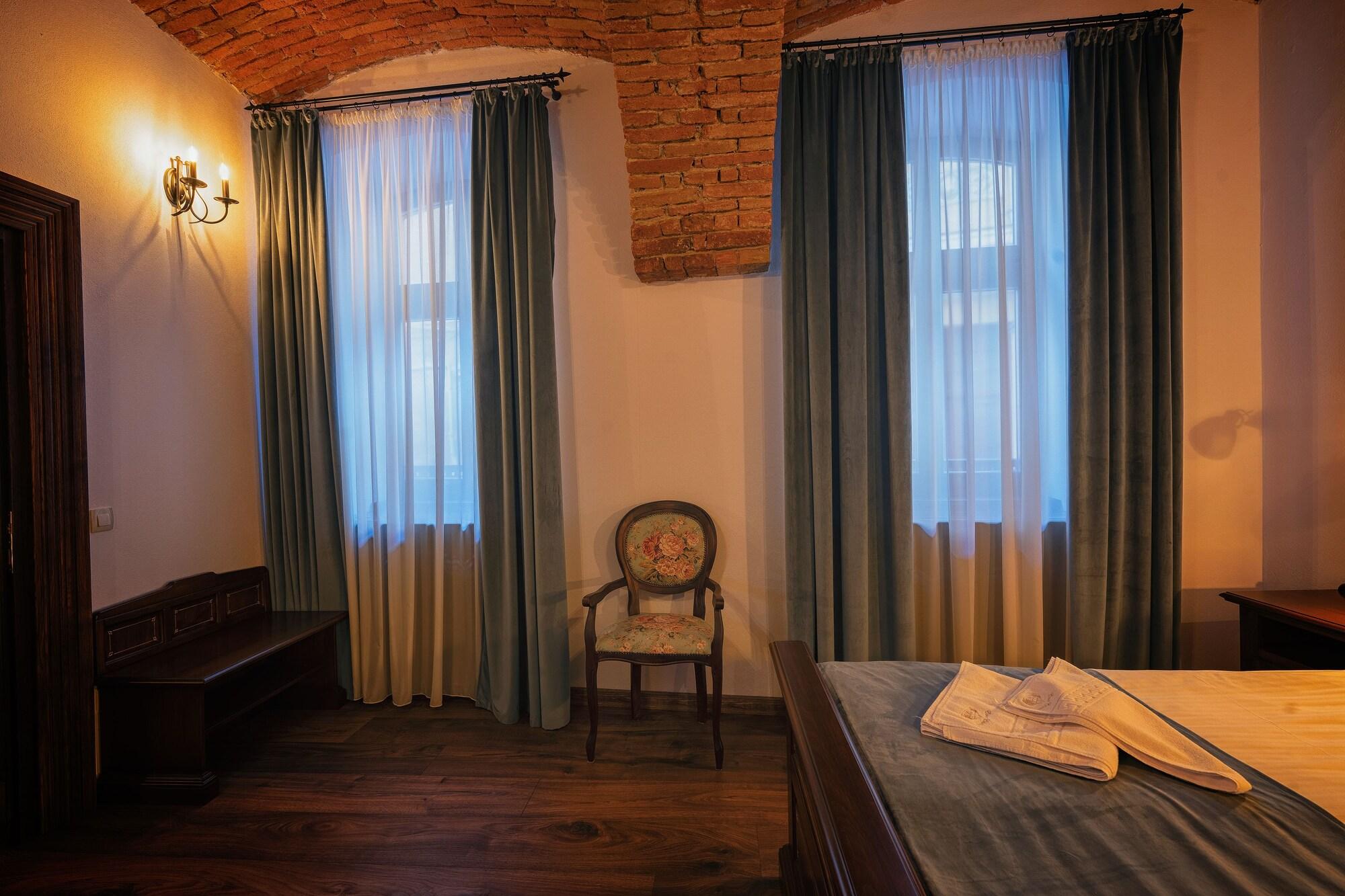 Hotel Boutique Casa Chitic -Hotel And Restaurant Str Johann Gott Nr7 Brasov Bagian luar foto