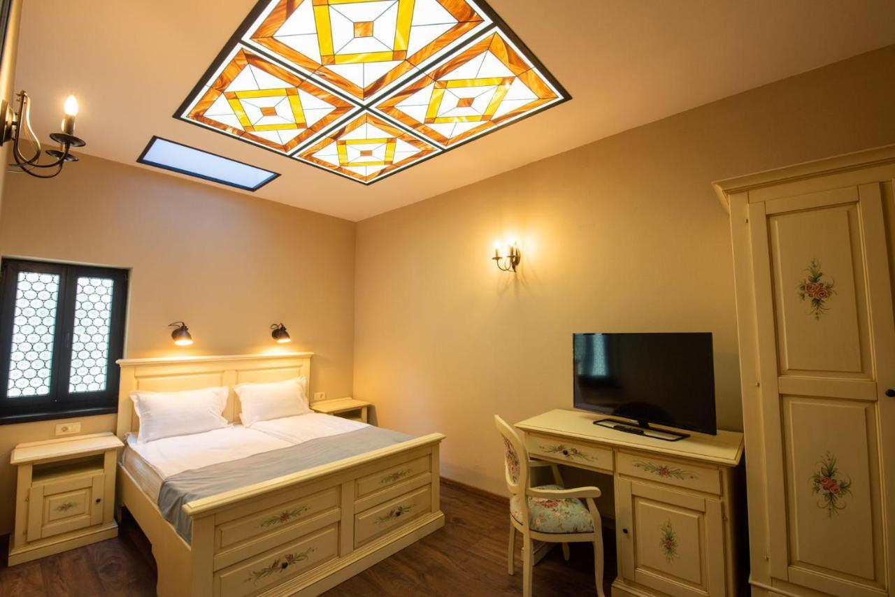 Hotel Boutique Casa Chitic -Hotel And Restaurant Str Johann Gott Nr7 Brasov Bagian luar foto