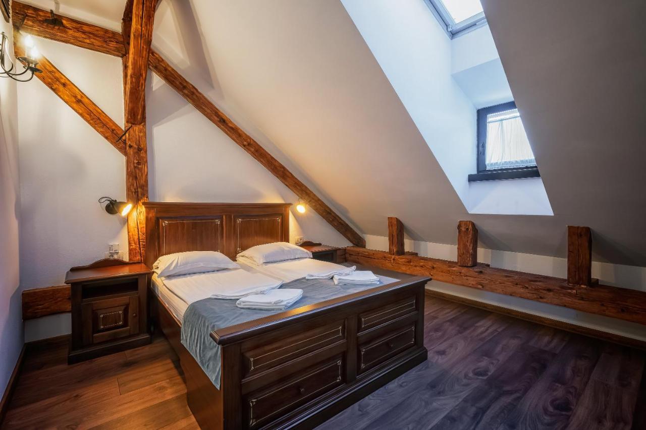 Hotel Boutique Casa Chitic -Hotel And Restaurant Str Johann Gott Nr7 Brasov Bagian luar foto