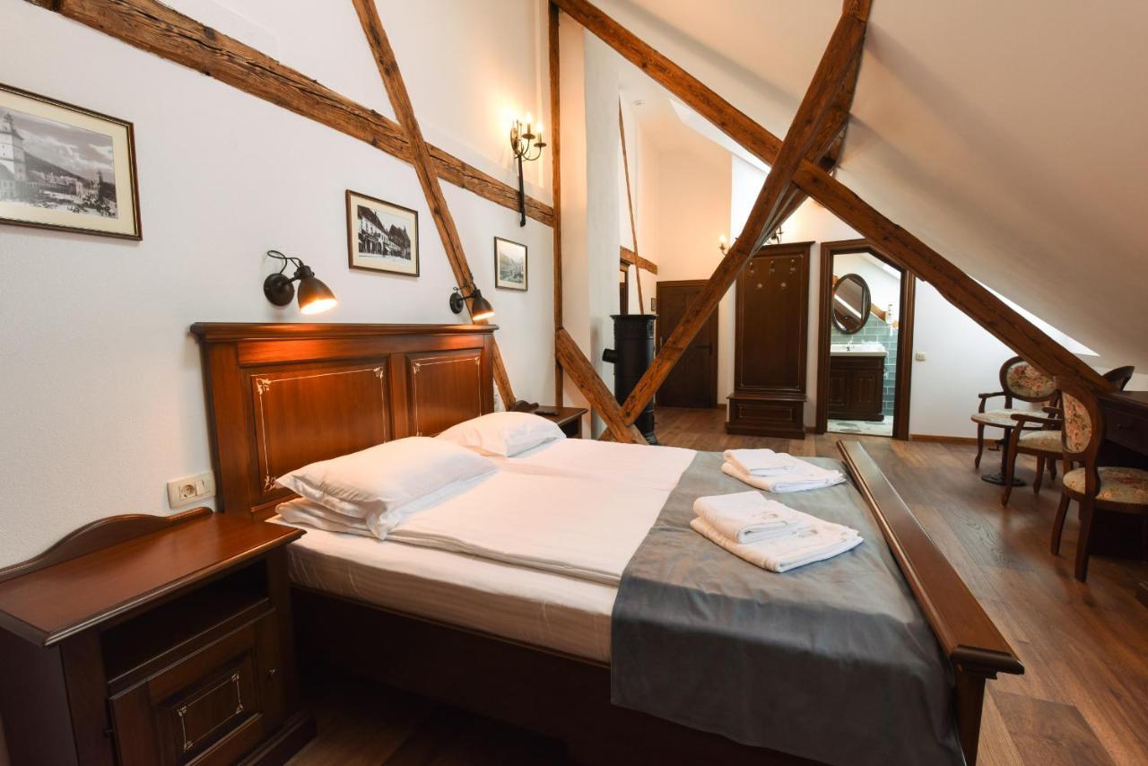 Hotel Boutique Casa Chitic -Hotel And Restaurant Str Johann Gott Nr7 Brasov Bagian luar foto